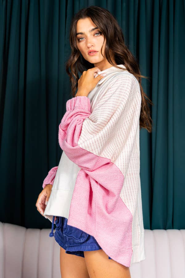 Oversized Spread Collared V-Neck Contrast Top